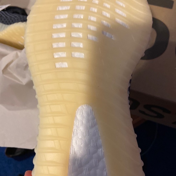 Yeezy boost 350 v2 main image 6